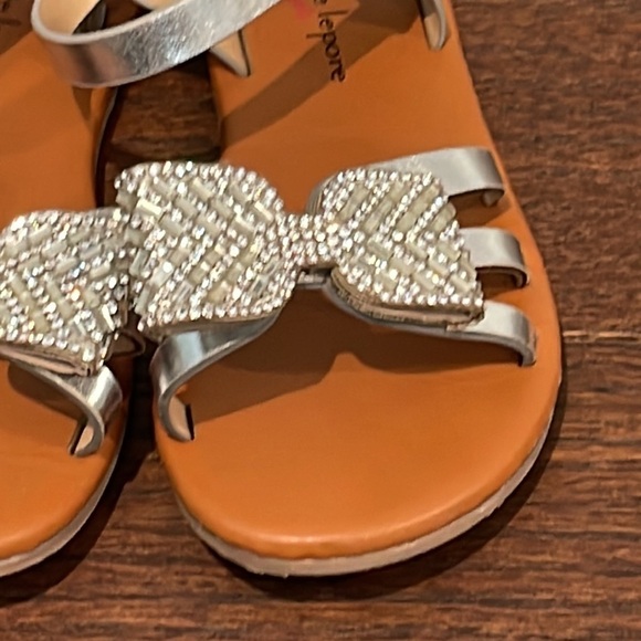 Nanette Lepore Girls Silver Sandals Size 13 - Picture 2 of 4